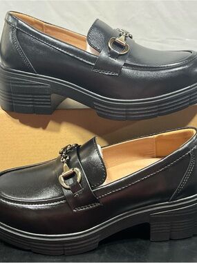NWT Size 9 Black Platform Loafers w/ Decorative Bit Detail Penny Platform Chunky